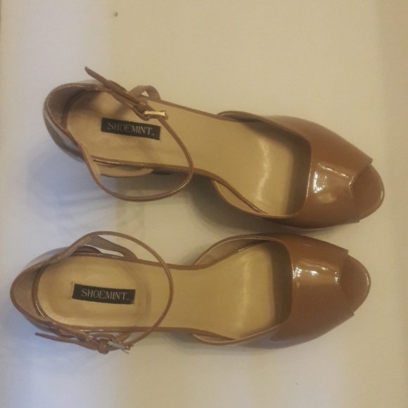 Shoe Mint/ Nude/ Peep Toe/ Chunky Style Heels - Picture 2 of 8